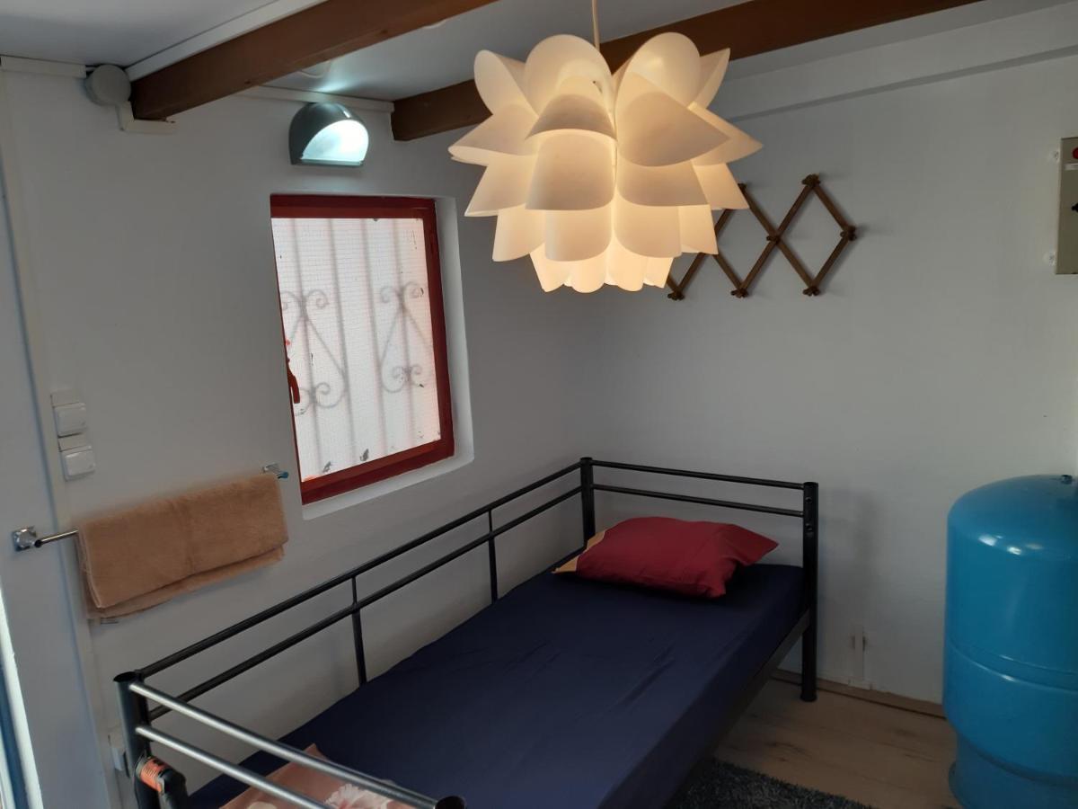 Country Rooms Near Athens - Airport ヴラヴローナ エクステリア 写真