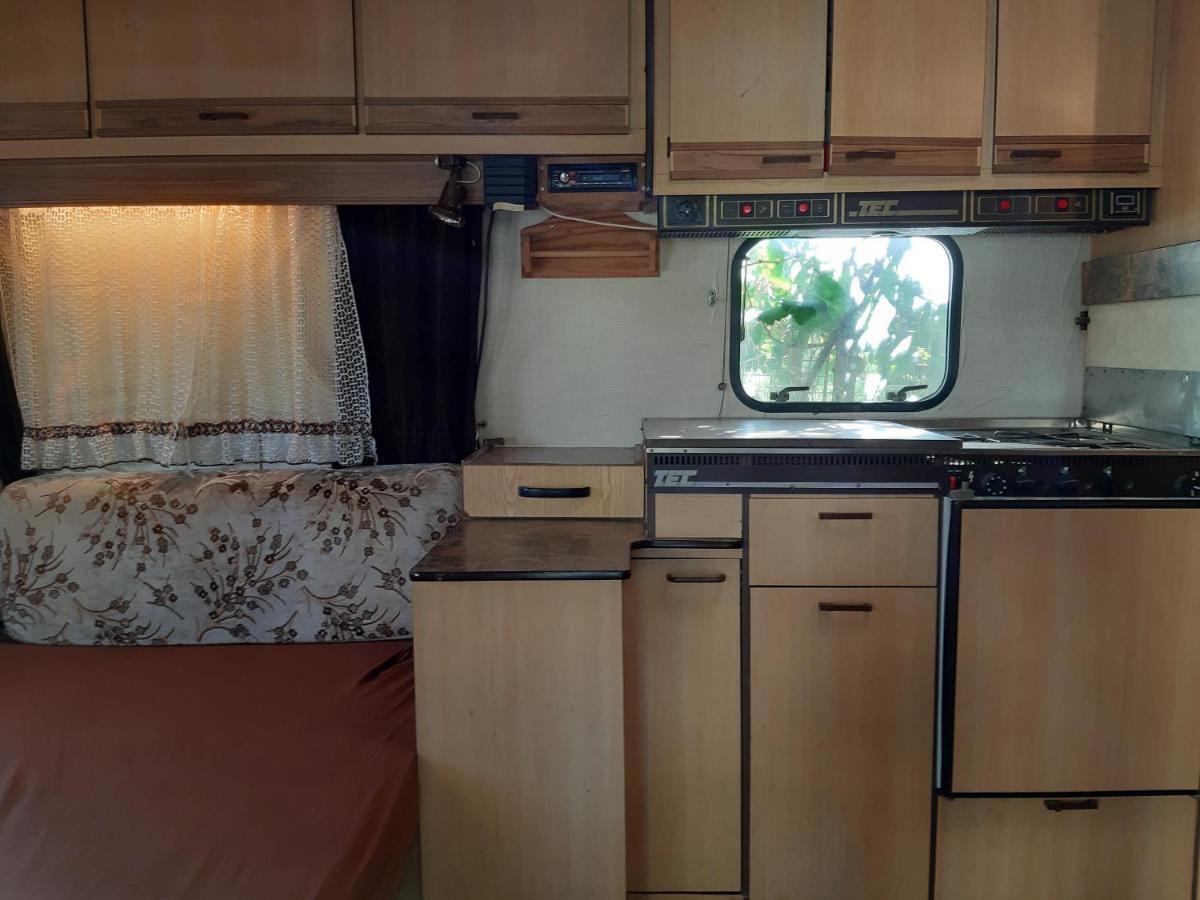 Country Rooms Near Athens - Airport ヴラヴローナ エクステリア 写真